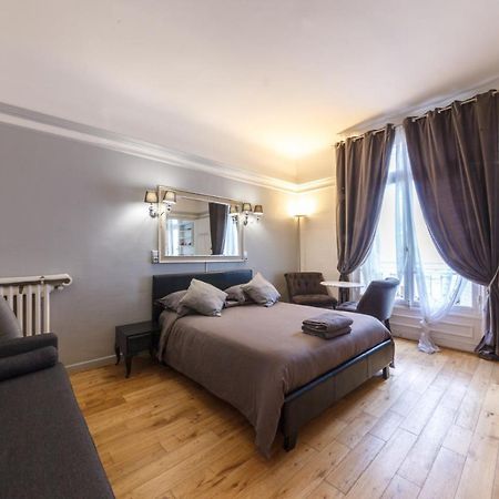 Private Studio - Avenue Des Champs-Elysees Lägenhet Paris Exteriör bild