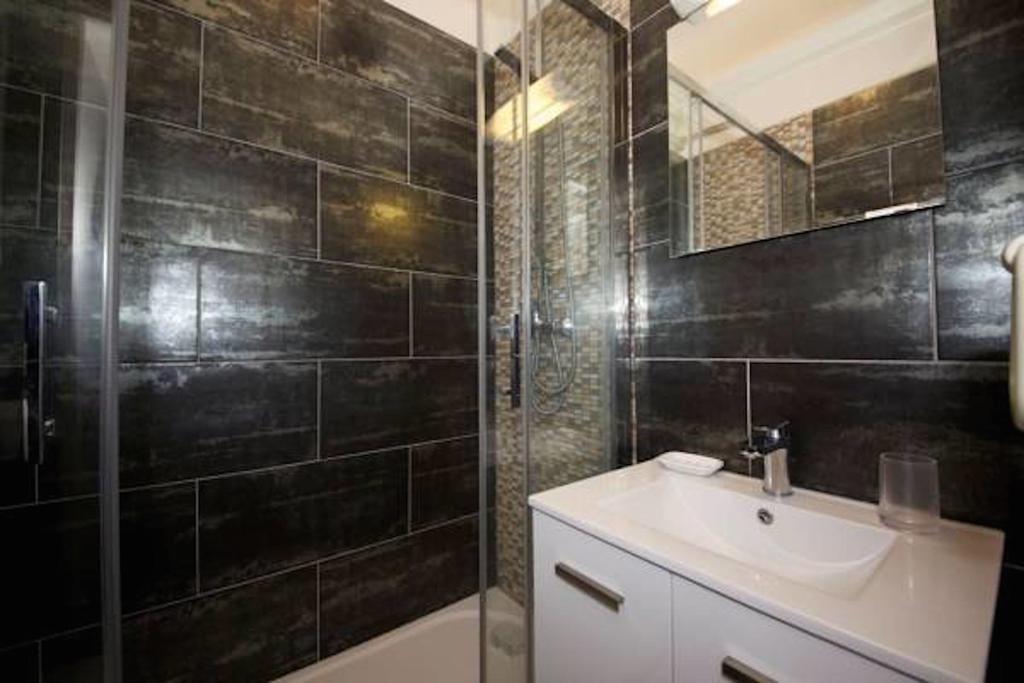 Private Studio - Avenue Des Champs-Elysees Lägenhet Paris Exteriör bild